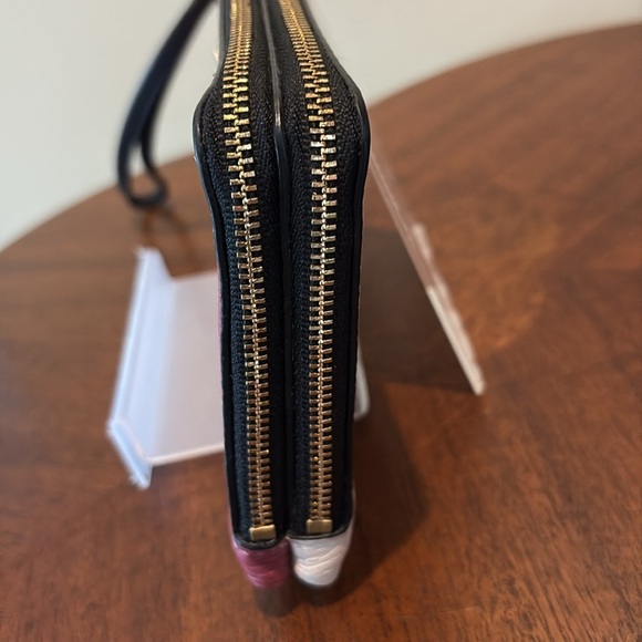 Coach  double zip wristlet/wallet, pebbled leather  rose/cream goldtone like new - Picture 5 of 12